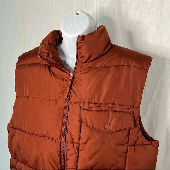 Men’s Old Navy Sustainable Utility Puffer Vest - Picture 2 of 5